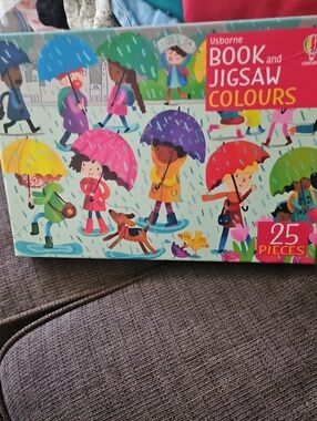 Usborne Book And Jigsaw Colours 25 Pieces